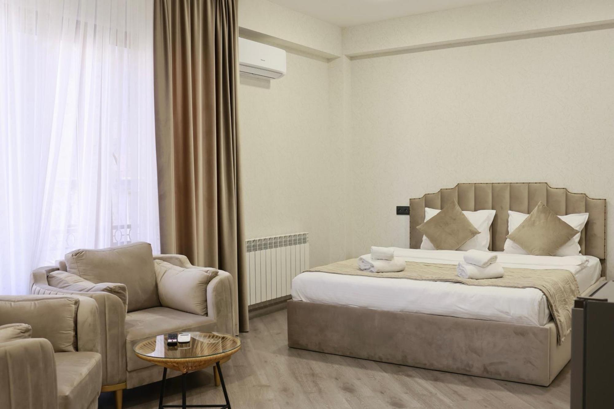 Royal Renaissance Hotel Yerevan Exterior foto