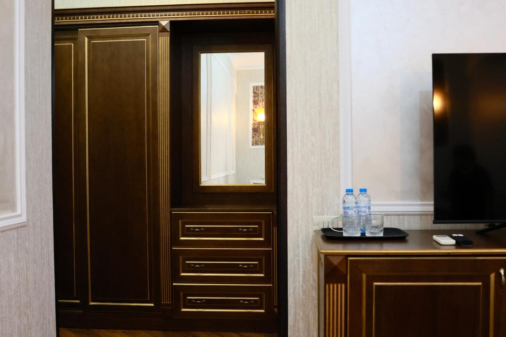 Royal Renaissance Hotel Yerevan Quarto foto